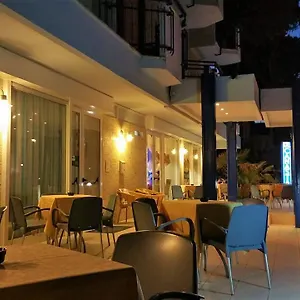 Canasta Hotel